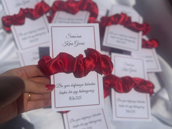 50 Adet - Kına Hediyeliği - Kartlı Saten Saç Tokası